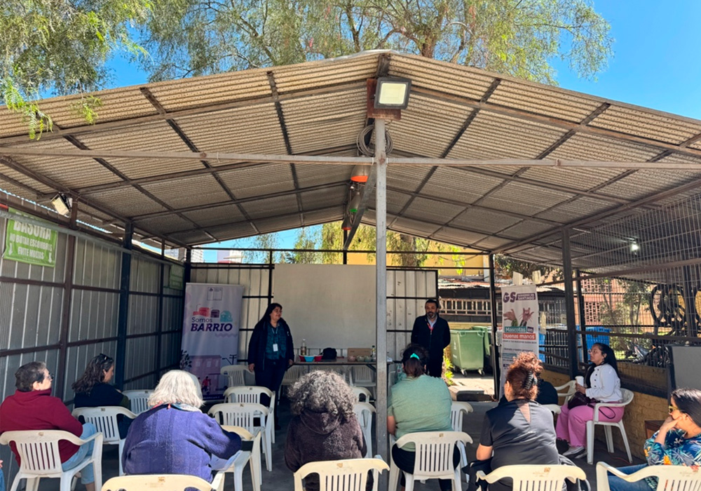 Charlas de tenencia responsable llegan a juntas de vecinos